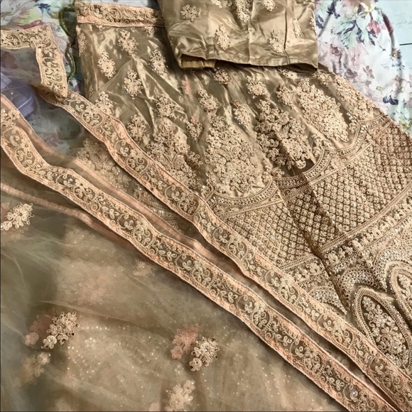 Designer cream lehenga - Picture 2 of 4